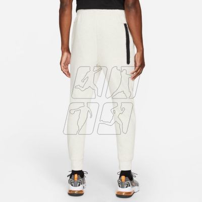 2. Spodnie Nike Sportswear Tech Fleece M DD4706-100