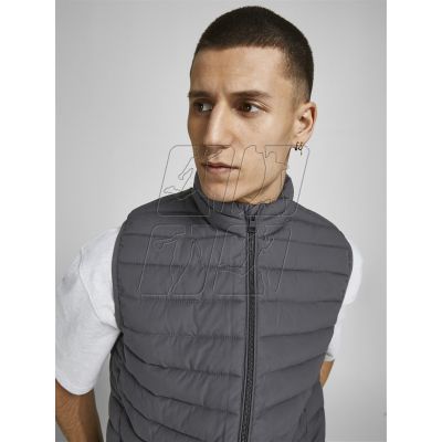 11. Kamizelka Jack & Jones Jjerecycle Bodywarmer Noos M 12211132