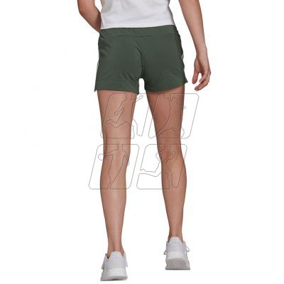 4. Spodenki adidas Essentials Slim Shorts W GM5525