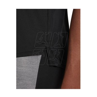 4. Koszulka Nike Dri-FIT One W DD0638-010