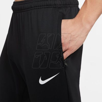 3. Spodnie Nike F.C. Essential M CD0576-010