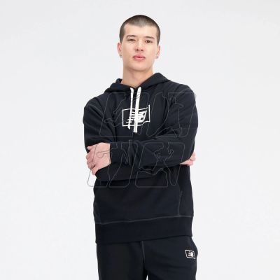 6. Bluza z kapturem New Balance Essentials Hoodie M MT33508BK