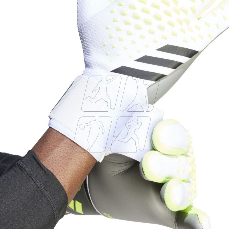 4. Rękawice bramkarskie adidas Predator League Gloves M IA0879