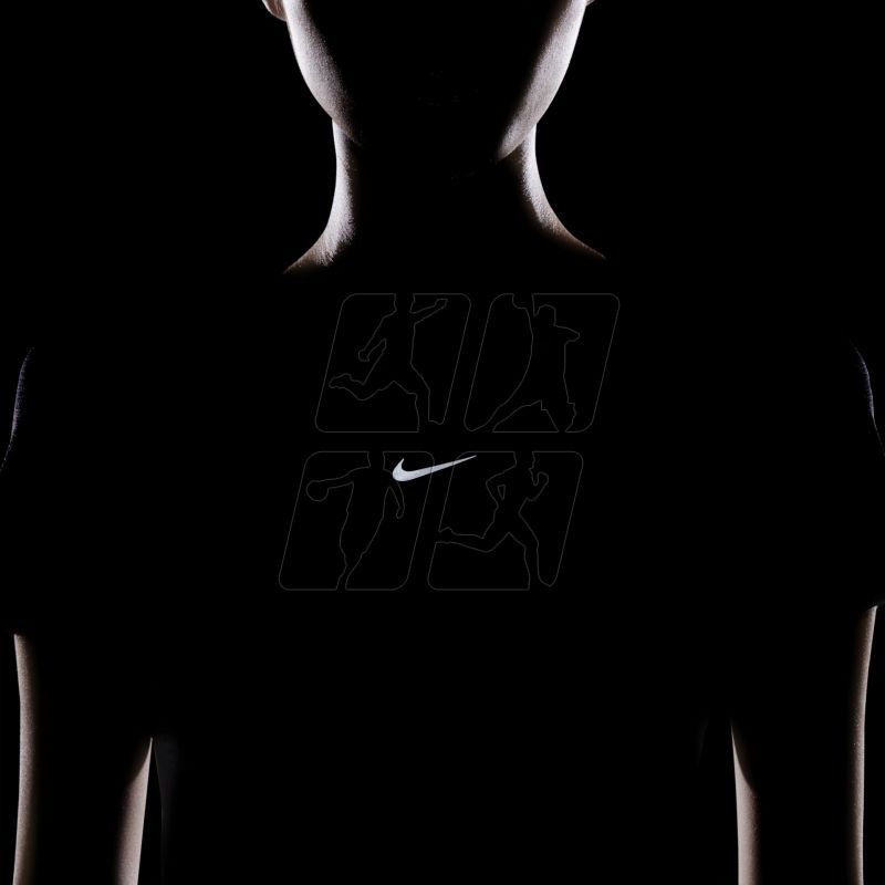 5. Koszulka Nike Dri-Fit ADV Aura W DD0588-010