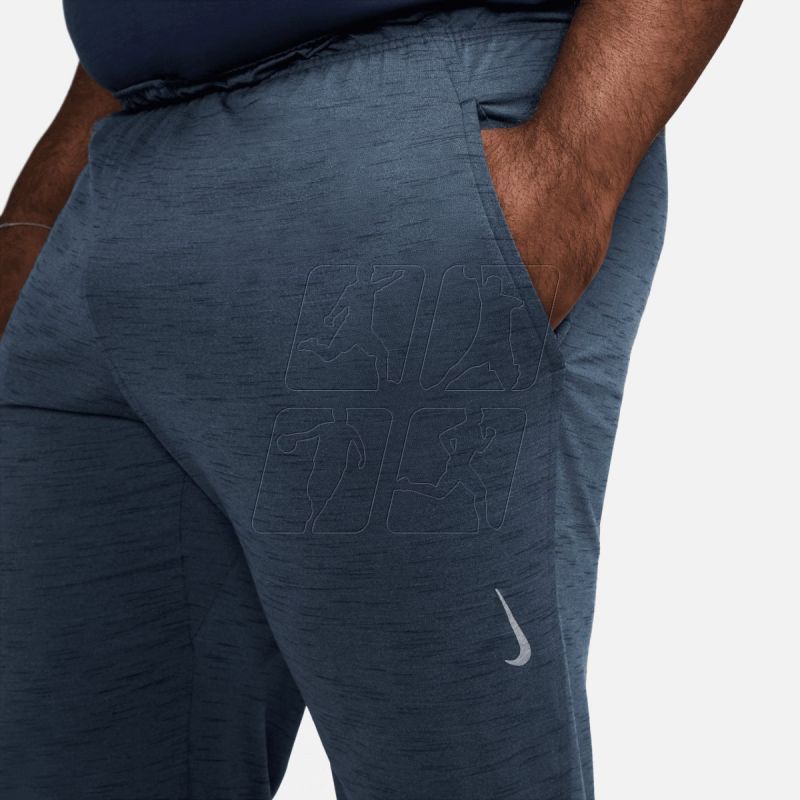 4. Spodnie Nike Yoga Dri-FIT M CZ2208-491