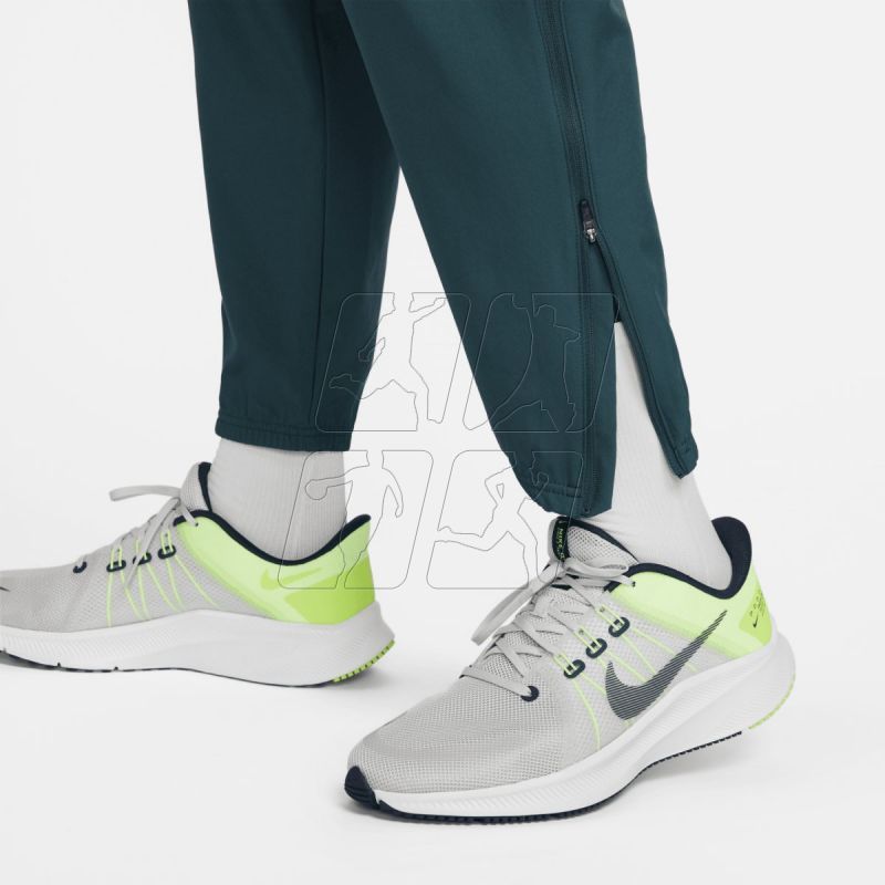 4. Spodnie Nike Dri-FIT Challenger M  DD4894-309
