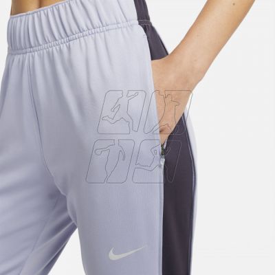 3. Spodnie Nike Therma-FIT Essential W DD6472-519
