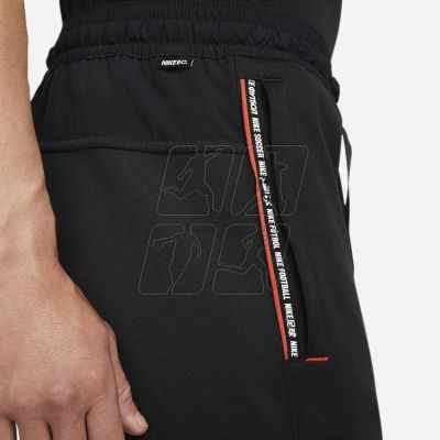 4. Spodnie Nike F.C. M DC9067-010