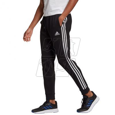 3. Spodnie adidas Essentials Fleece M GK8821