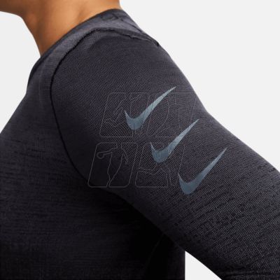 4. Koszulka Nike Dri-FIT ADV Run Division W DX0296-015
