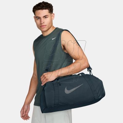 8. Torba Nike Gym Club DR6974-478