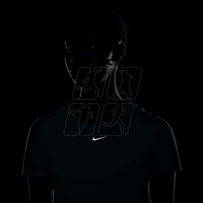 4. Koszulka Nike Dri-FIT ADV Aura W DD0588-440