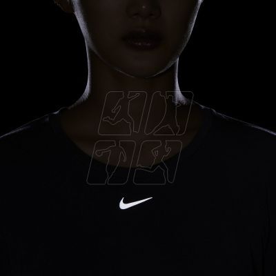 4. Koszulka Nike Dri-FIT One Luxe Jaksny W DD0620-010