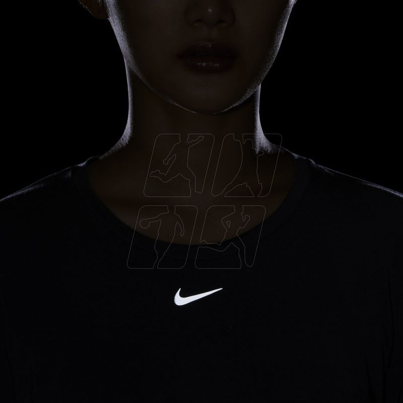 4. Koszulka Nike Dri-FIT One Luxe Jaksny W DD0620-010