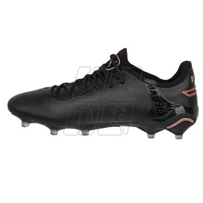 8. Buty piłkarskie Puma King Ultimate FG/AG M 107563-07