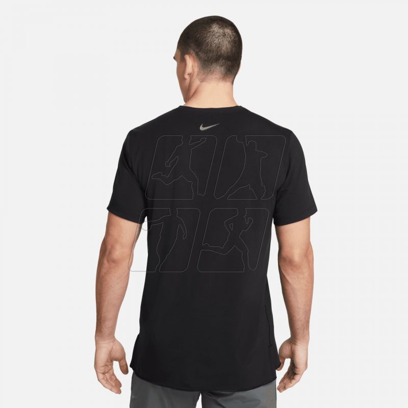 2. Koszulka Nike Yoga Dri-FIT M DM7825-010