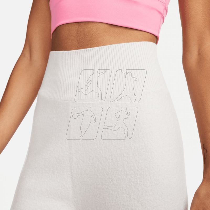 3. Spodnie Nike Yoga Therma-FIT ADV W DR0273-104
