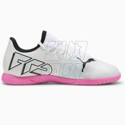 8. Buty piłkarskie Puma Future 7 Play IT Jr 107739-01