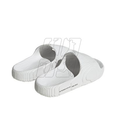 7. Klapki damskie/męskie adidas Adilette 22  Crystal White z wygodną profilowaną podeszwą białe (HQ4672)