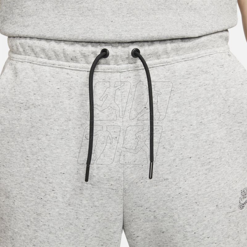 5. Spodnie Nike Sportswear Tech Fleece M DD4706-010