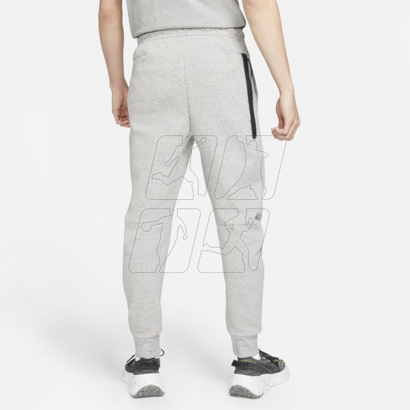 2. Spodnie Nike Sportswear Tech Fleece M DD4706-010