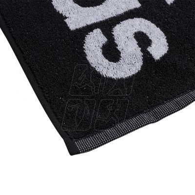 4. Ręcznik adidas Towel S DH2860