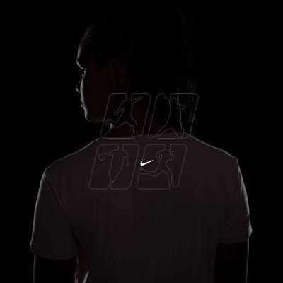 6. Koszulka Nike Air Dri-FIT W DD4342-601