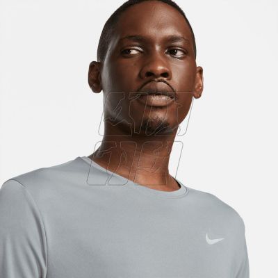 3. Koszulka Nike Dri-FIT Miler M DD4576-084