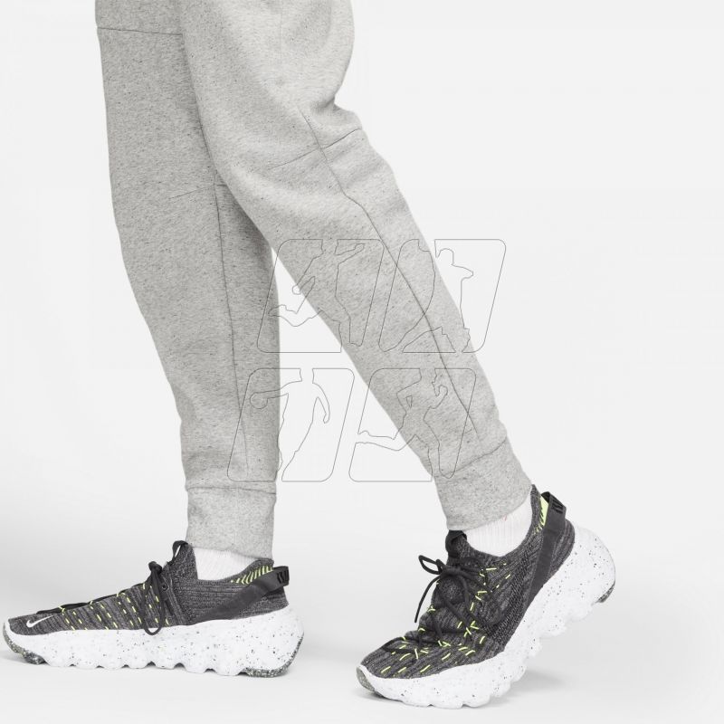 6. Spodnie Nike Sportswear Tech Fleece M DD4706-010