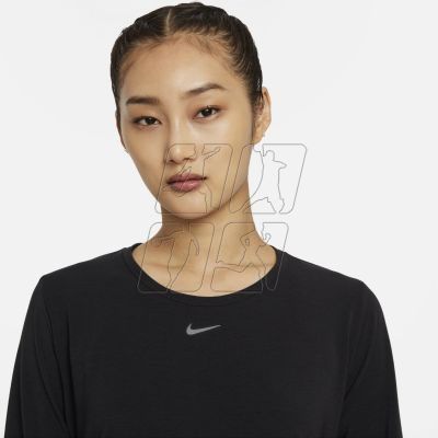 3. Koszulka Nike Dri-FIT One Luxe Jaksny W DD0620-010
