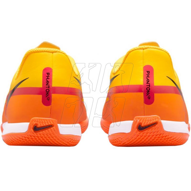 4. Buty piłkarskie Nike Phantom GT2 Academy IC Jr DC0816-808