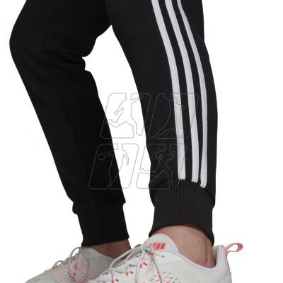 6. Spodnie adidas Essentials Slim Tapered Cuffed Pant W GM8733