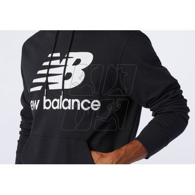 4. Bluza New Balance Essentials Stacked Logo Po Bk M MT03558BK