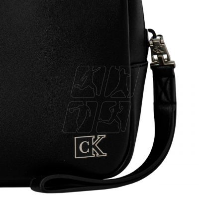 7. Kosmetyczka Calvin Klein Jeans Plaque Small Pouch K50K508221