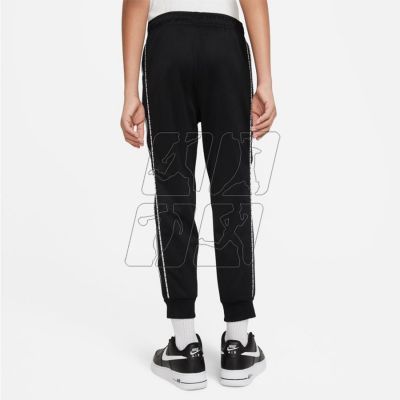 2. Spodnie Nike Sportswear Joggers Jr DD4008 010