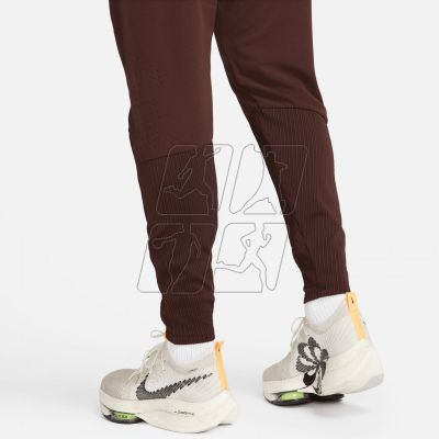 6. Spodnie Nike Dri-FIT ADV AeroSwift M DM4615-227