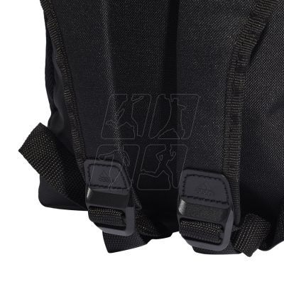 5. Plecak adidas Essentials Linear Backpack HT4746