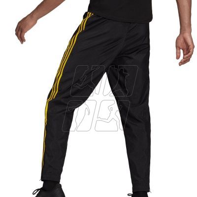 5. Spodnie adidas Manchester United F.C. Icon Woven Pant M GR3878