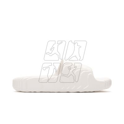 8. Klapki damskie/męskie adidas Adilette 22  Crystal White z wygodną profilowaną podeszwą białe (HQ4672)