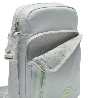 5. Saszetka Nike Elemental Premium DN2557-034