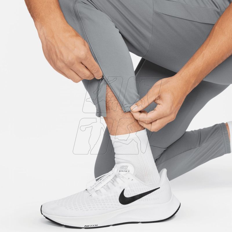 6. Spodnie Nike Dri-FIT Challenger M DD5003-084