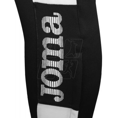 Spodnie piłkarskie Joma Champion IV przeznaczone dla mężczyzn o kroju typu rurki, posiadają dwie kieszenie, rozcięcia przy nogawkach zapinane na zamek, kolor czarny