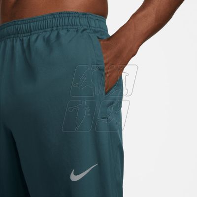 3. Spodnie Nike Dri-FIT Challenger M  DD4894-309
