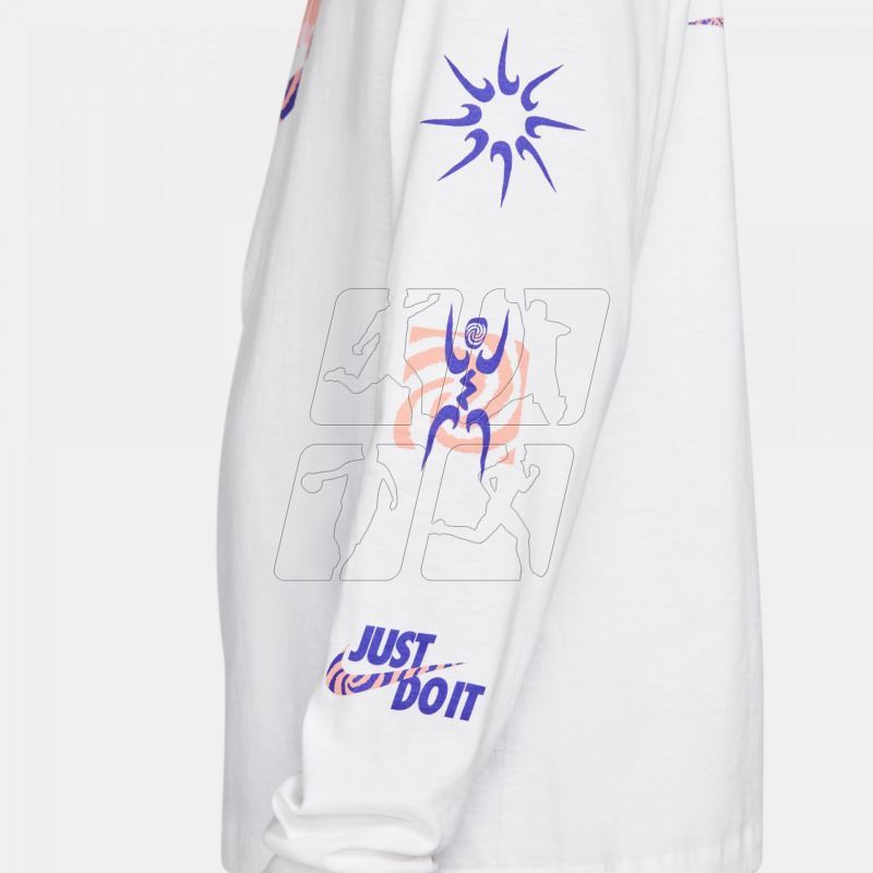 6. Koszulka Nike Sportswear M DQ1071-100
