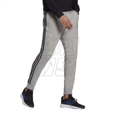 3. Spodnie adidas Essentials Fleece M GK8824
