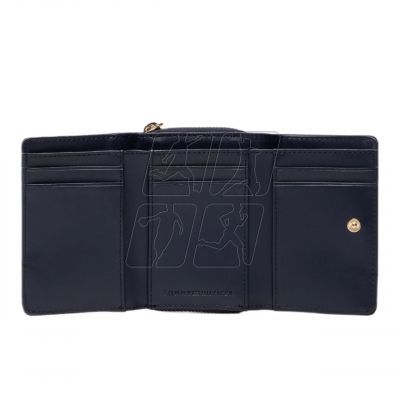 3. Portfel Tommy Hilfiger Iconic Med FLAP AW0AW13650