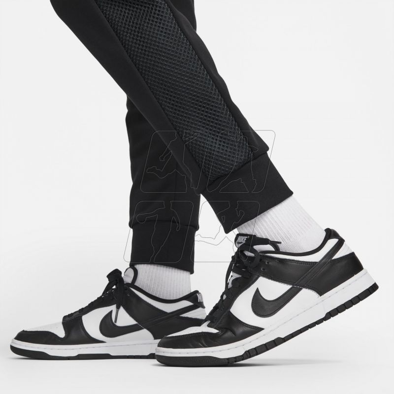 5. Spodnie Nike Air M DM5209-010