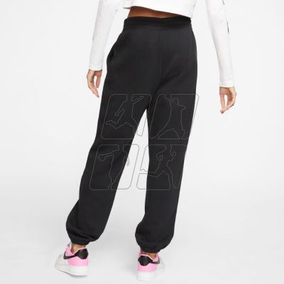 2. Spodnie Nike Sportswear Essential W BV4089-010
