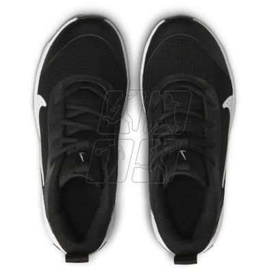 5. Buty Nike Omni Multi-Court Jr DM9027 002