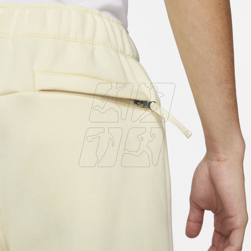 7. Spodnie Nike Air Fleece Joggers M DM5209-113